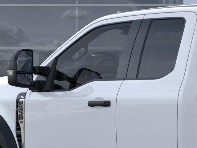 2025 Ford Super Duty F-550 DRW XL