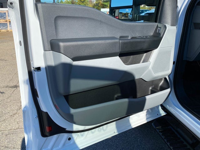 2026 Ford Super Duty F-350 Chassis XL Super Cab 4x4