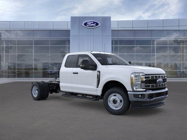 2025 Ford Super Duty F-350 Chassis XL Super Cab 4x4
