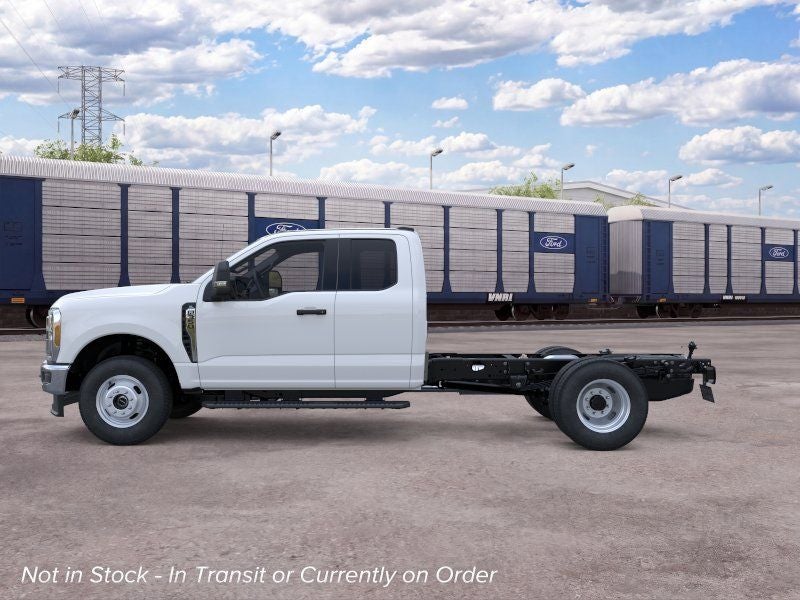 2026 Ford F-350 Chassis XL Super Cab 4x4 DRW