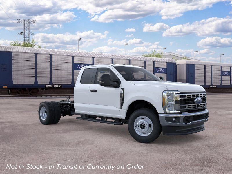 2026 Ford F-350 Chassis XL Super Cab 4x4 DRW