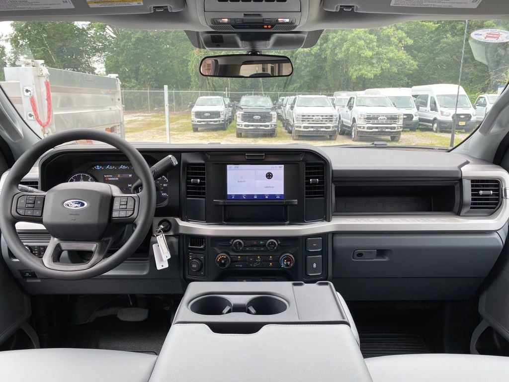 2026 Ford F-350 Chassis XL Super Cab 4x4