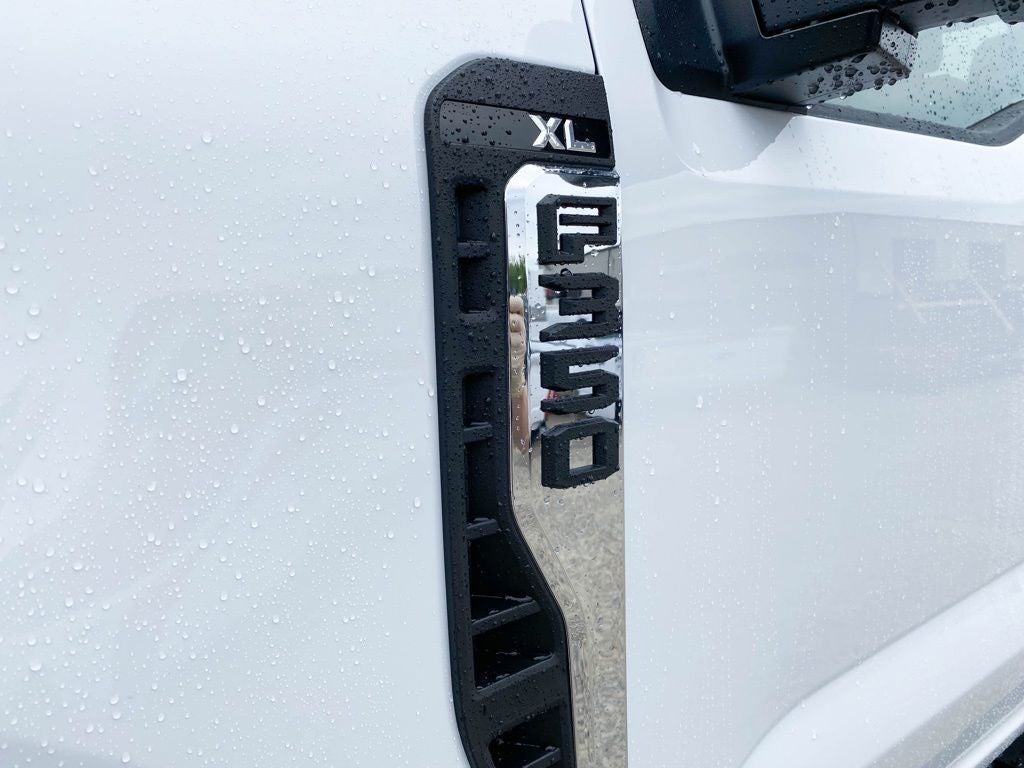 2026 Ford F-350 Chassis XL Super Cab 4x4
