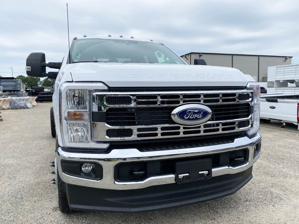 2026 Ford F-350 Chassis XL Super Cab 4x4