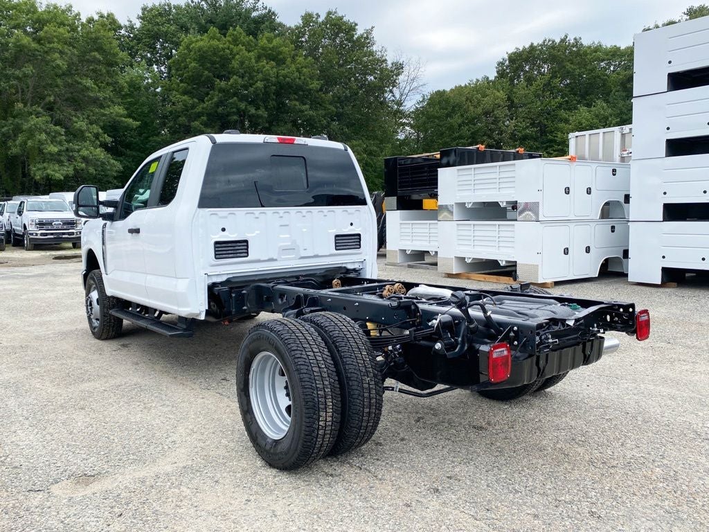 2026 Ford F-350 Chassis XL Super Cab 4x4