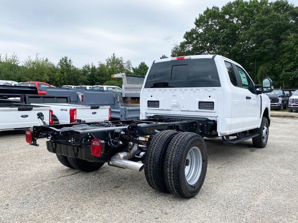 2026 Ford F-350 Chassis XL Super Cab 4x4