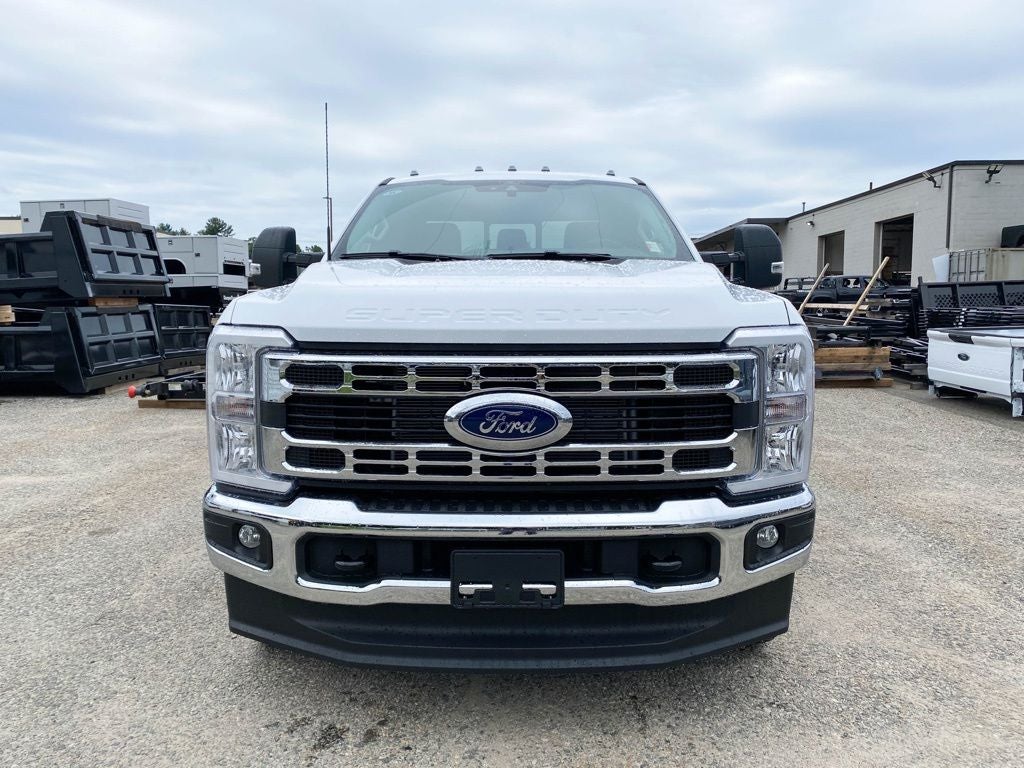 2026 Ford F-350 Chassis XL Super Cab 4x4