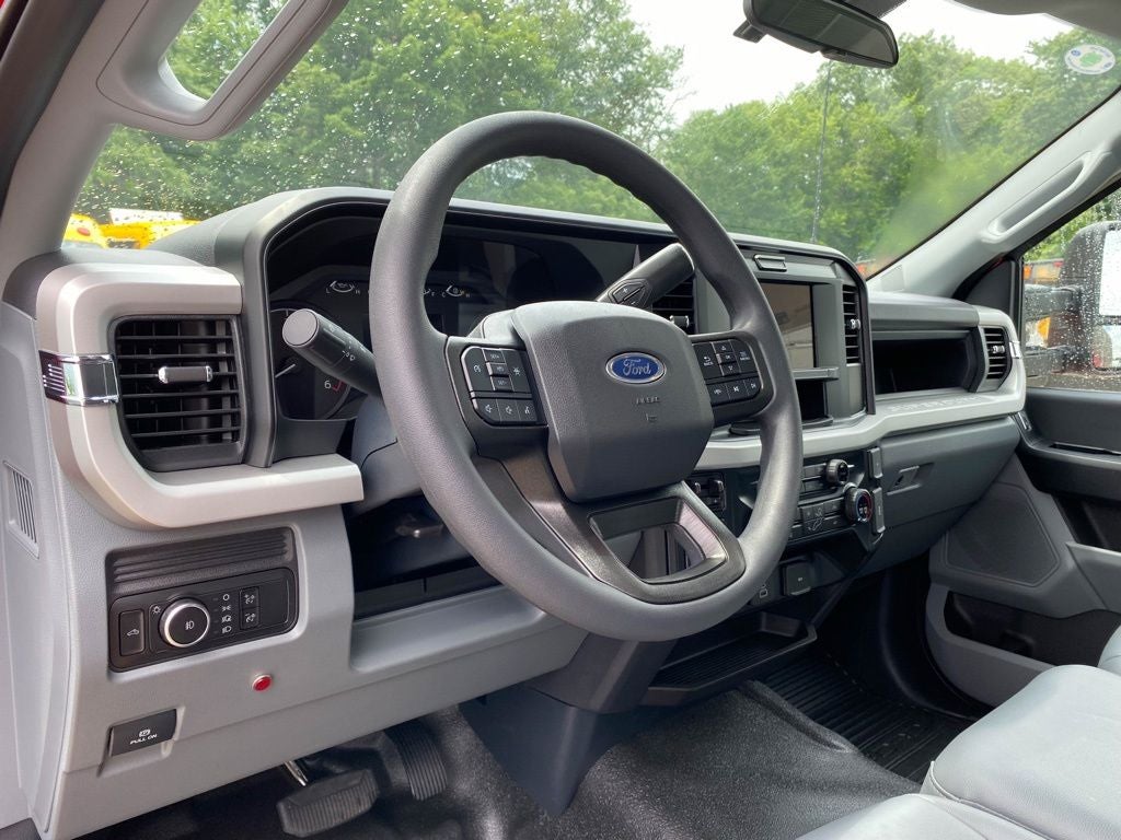 2026 Ford F-350 Chassis XL Super Cab 4x4