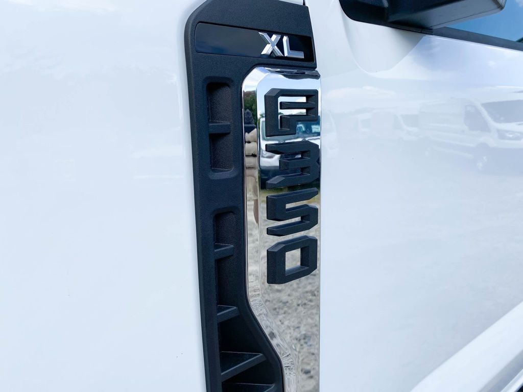 2026 Ford F-350 Chassis XL Regular Cab 4x4