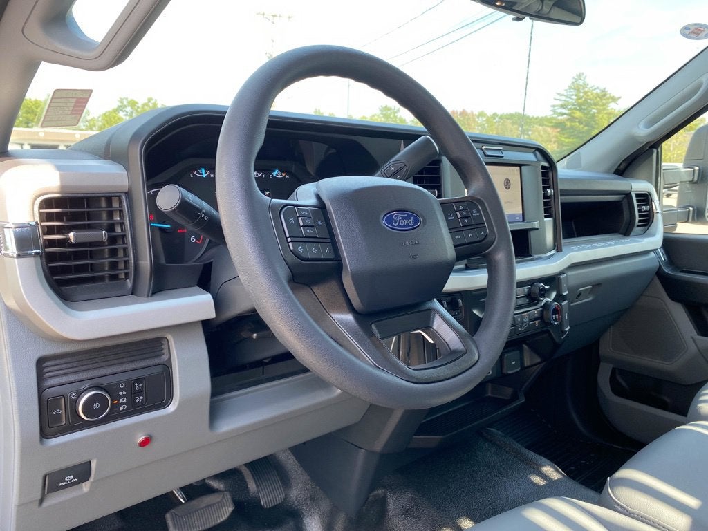 2027 Ford F-350 Chassis XL Regular Cab 4x4