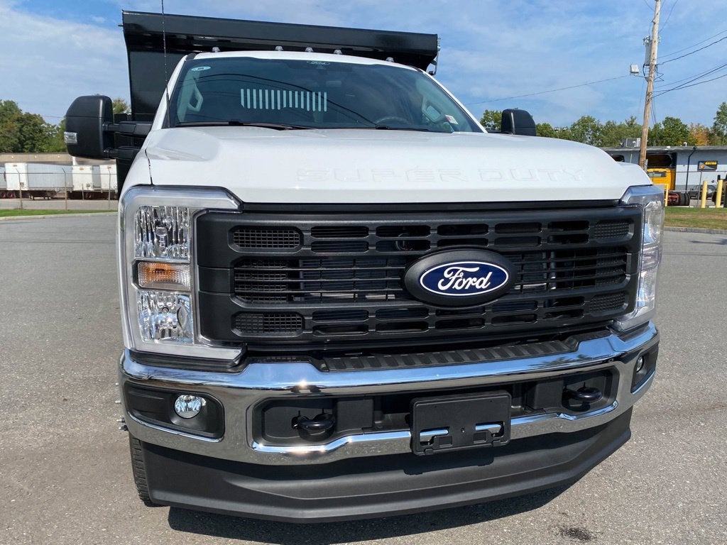 2027 Ford F-350 Chassis XL Regular Cab 4x4