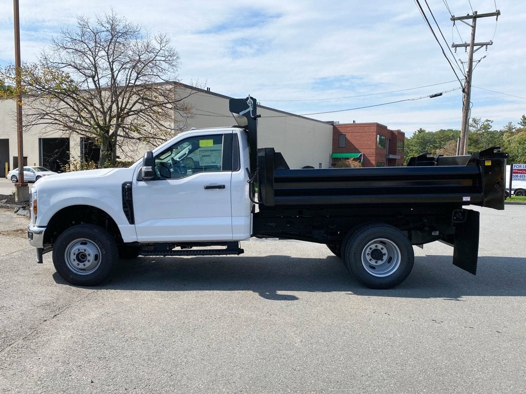 2027 Ford F-350 Chassis XL Regular Cab 4x4