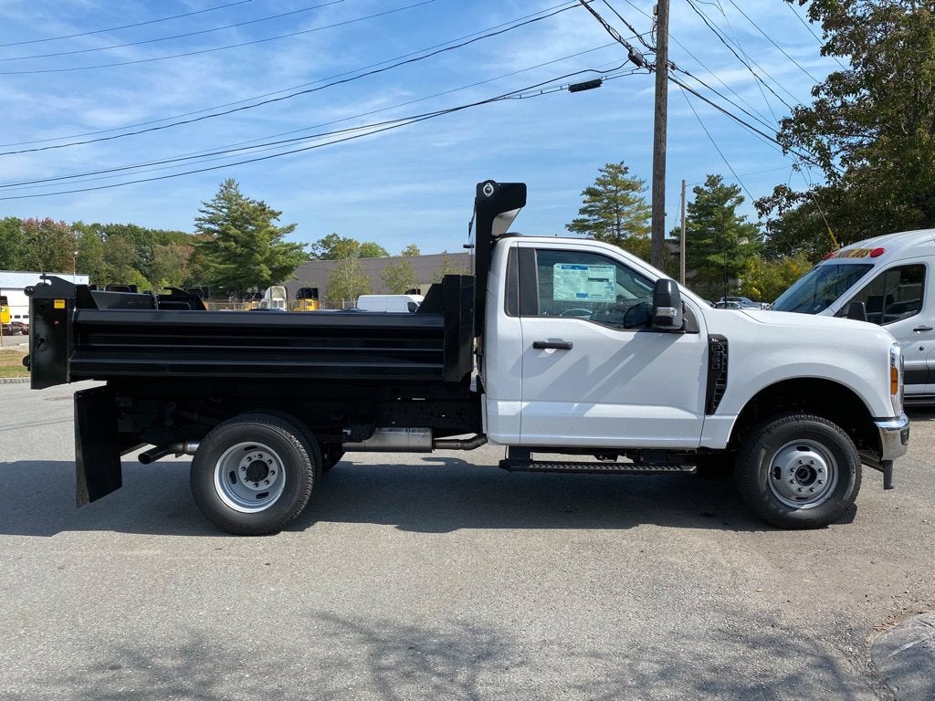 2027 Ford F-350 Chassis XL Regular Cab 4x4