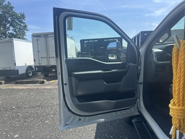 2025 Ford Super Duty F-350 Chassis XL Regular Cab 4x4