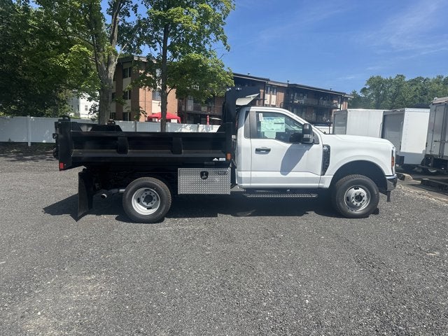 2025 Ford Super Duty F-350 Chassis XL Regular Cab 4x4