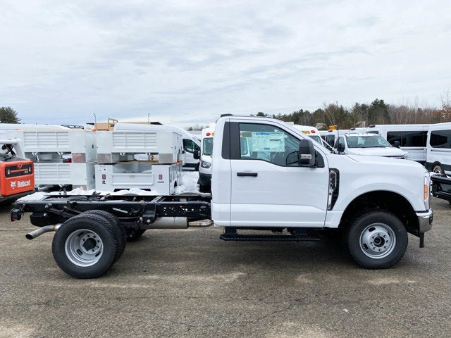 2026 Ford Super Duty F-350 Chassis XL Regular Cab 4x4