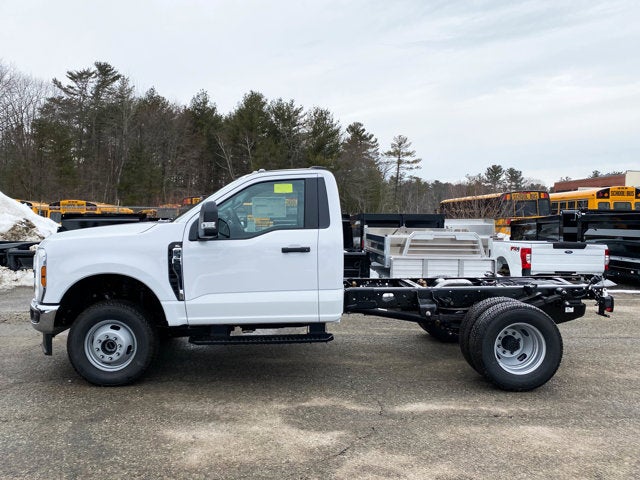 2026 Ford Super Duty F-350 Chassis XL Regular Cab 4x4