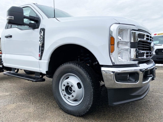 2026 Ford Super Duty F-350 Chassis XL Regular Cab 4x4