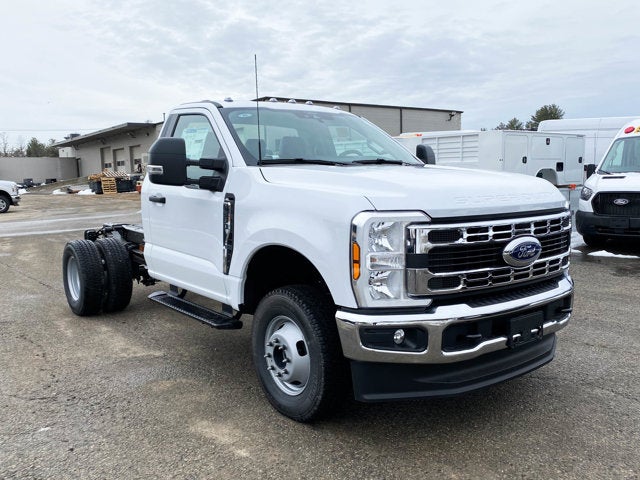 2026 Ford Super Duty F-350 Chassis XL Regular Cab 4x4