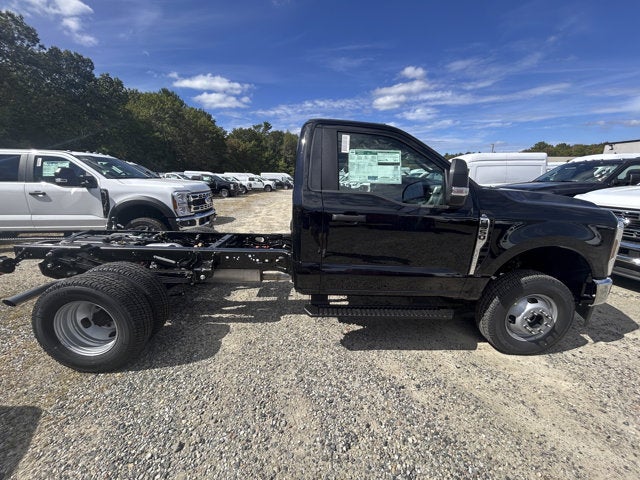 2026 Ford Super Duty F-350 Chassis XL Regular Cab 4x4