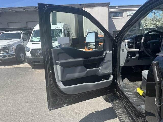 2025 Ford Super Duty F-350 Chassis XL Regular Cab 4x4