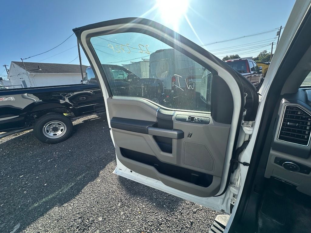 2022 Ford F-550SD XLT Diesel 4x4 Aluminum Cube DRW