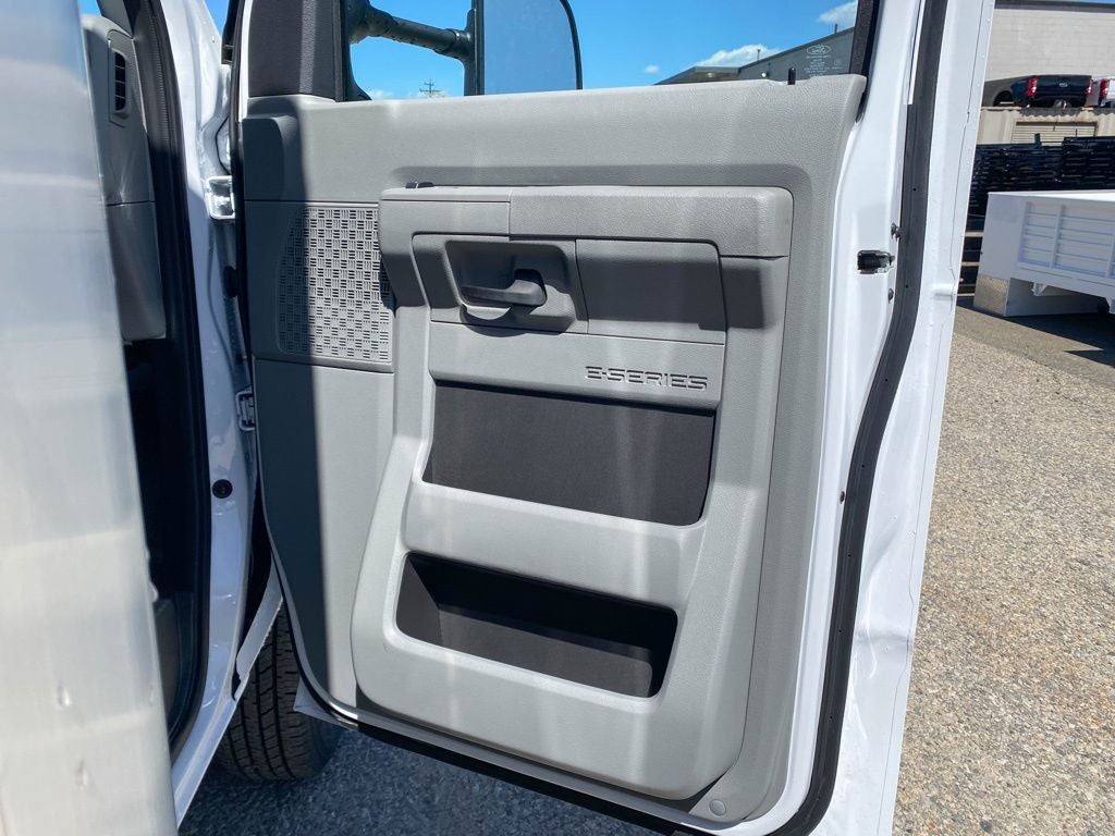 2027 Ford E-Series Cutaway E-350 SRW