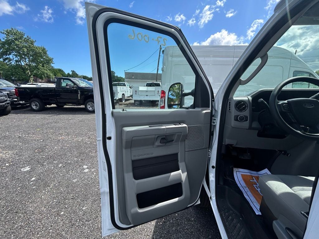 2027 Ford E-Series Cutaway E-350 SRW