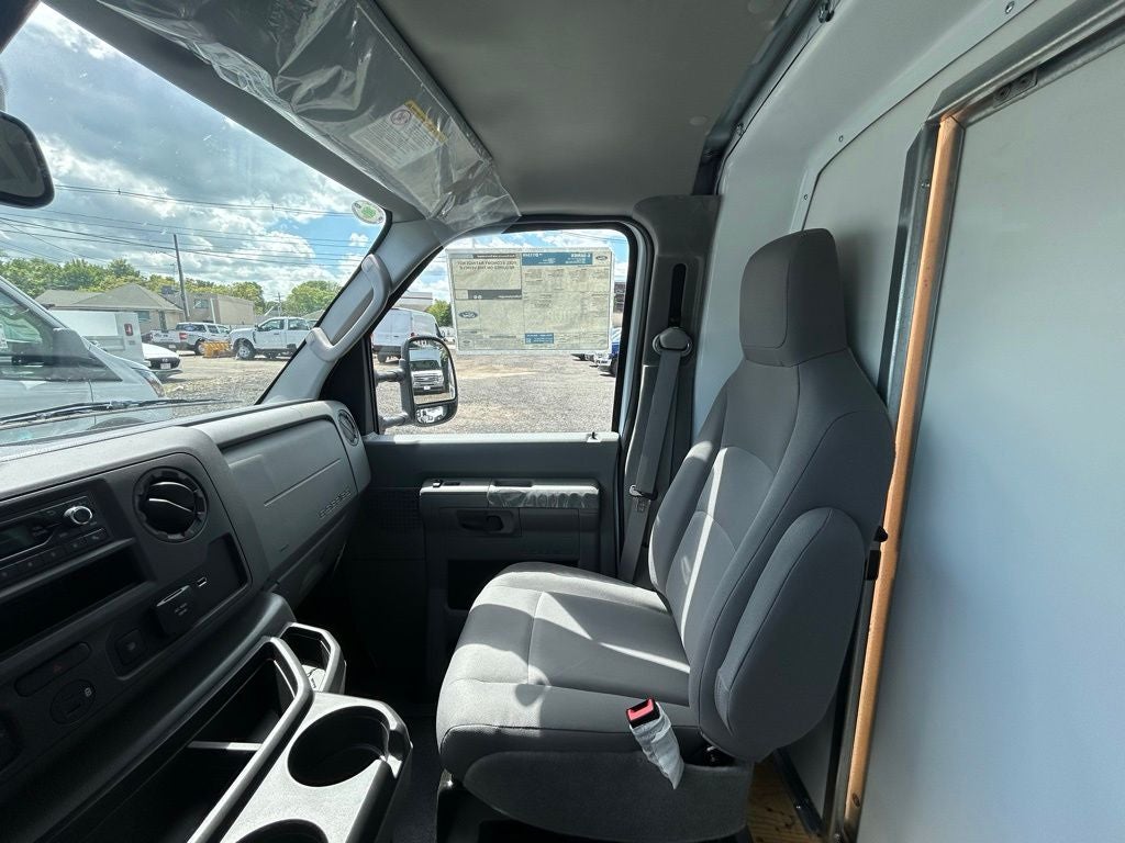 2027 Ford E-Series Cutaway E-350 SRW