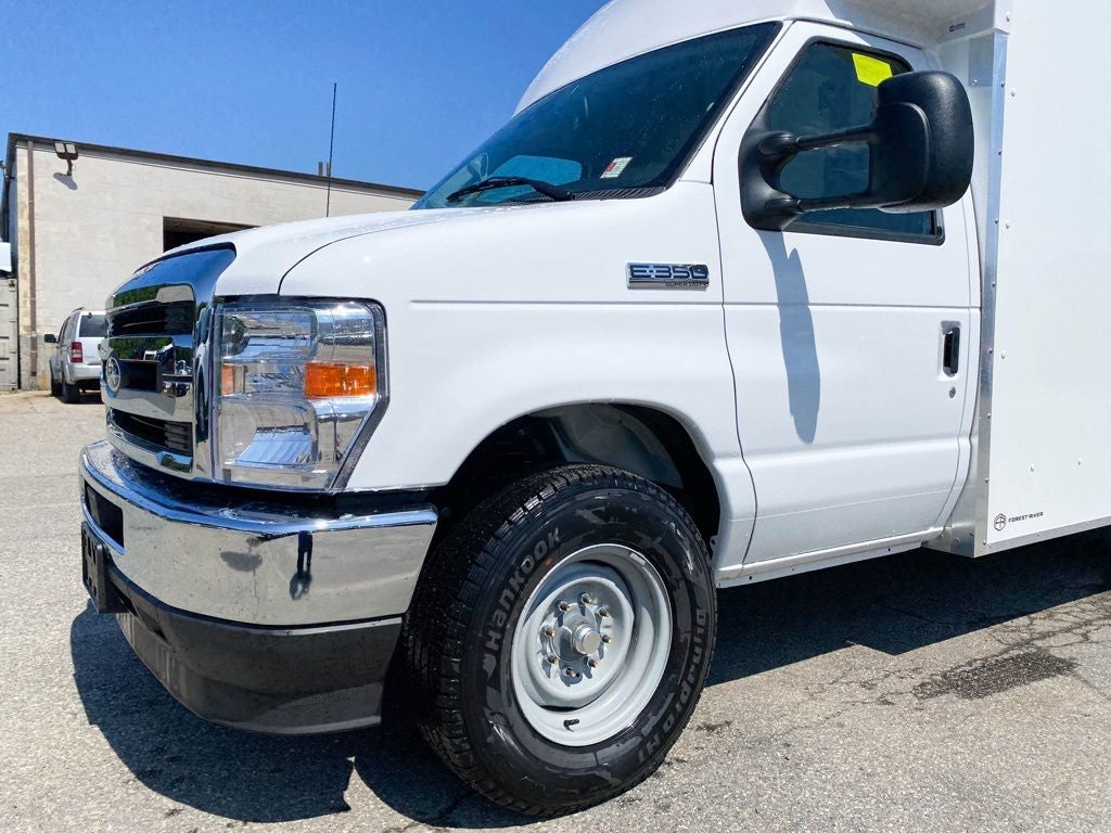 2027 Ford E-Series Cutaway E-350 SRW