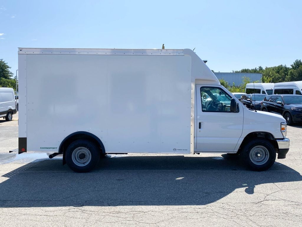 2027 Ford E-Series Cutaway E-350 SRW