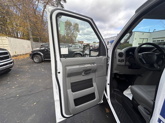 2026 Ford E-Series Cutaway E-350 SRW