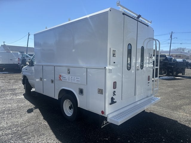 2026 Ford E-350SD Base Cutaway