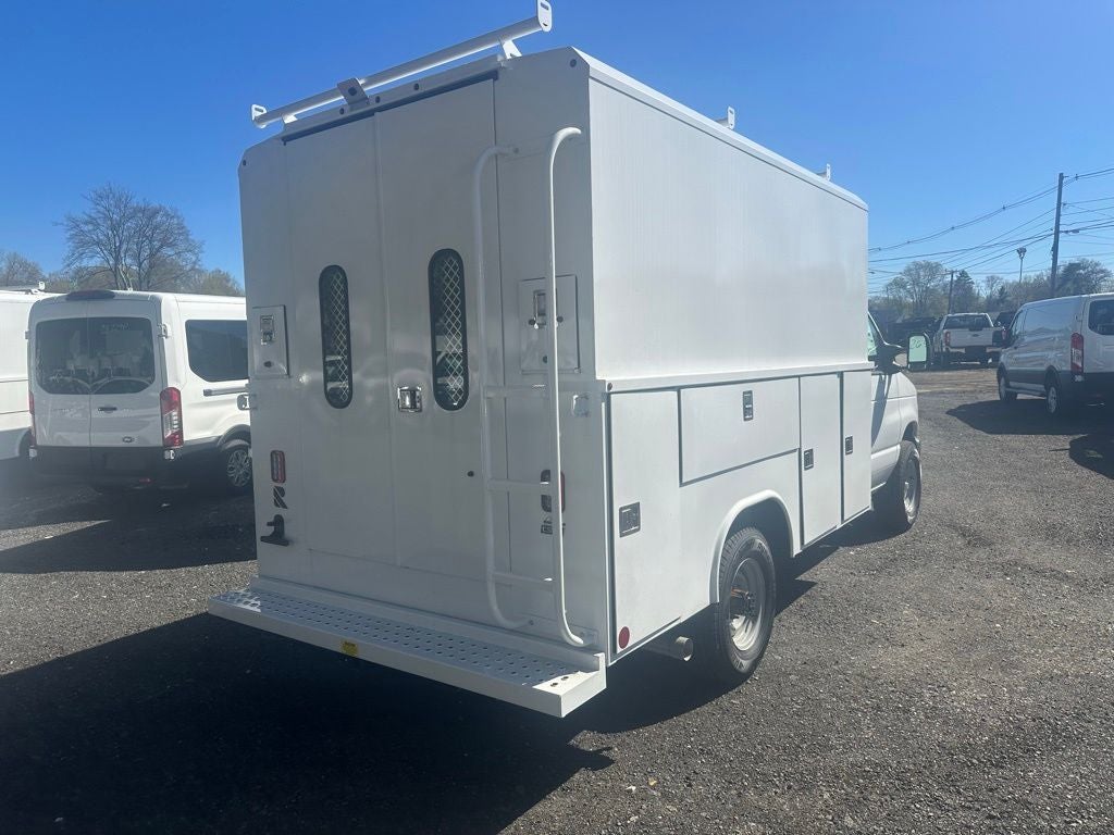 2026 Ford E-Series Cutaway E-350 SRW