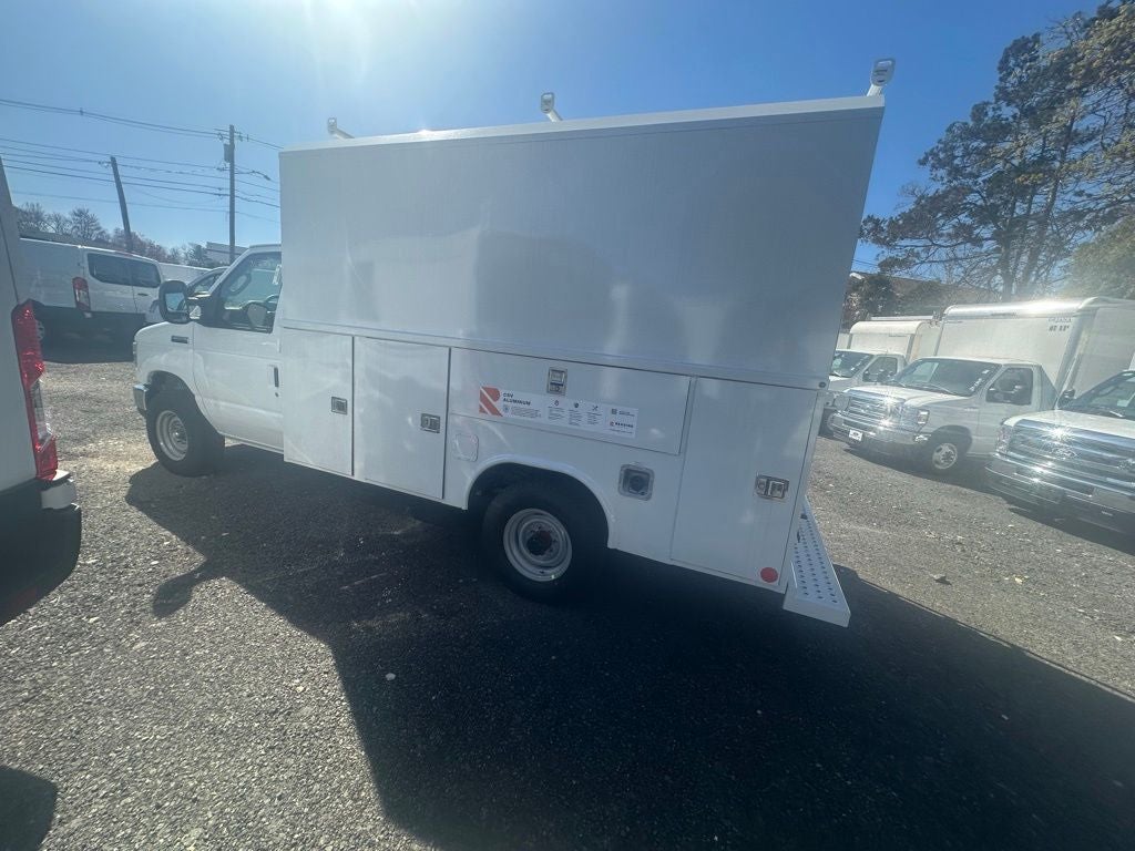 2026 Ford E-Series Cutaway E-350 SRW