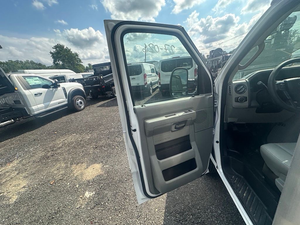 2027 Ford E-Series Cutaway E-350 SRW