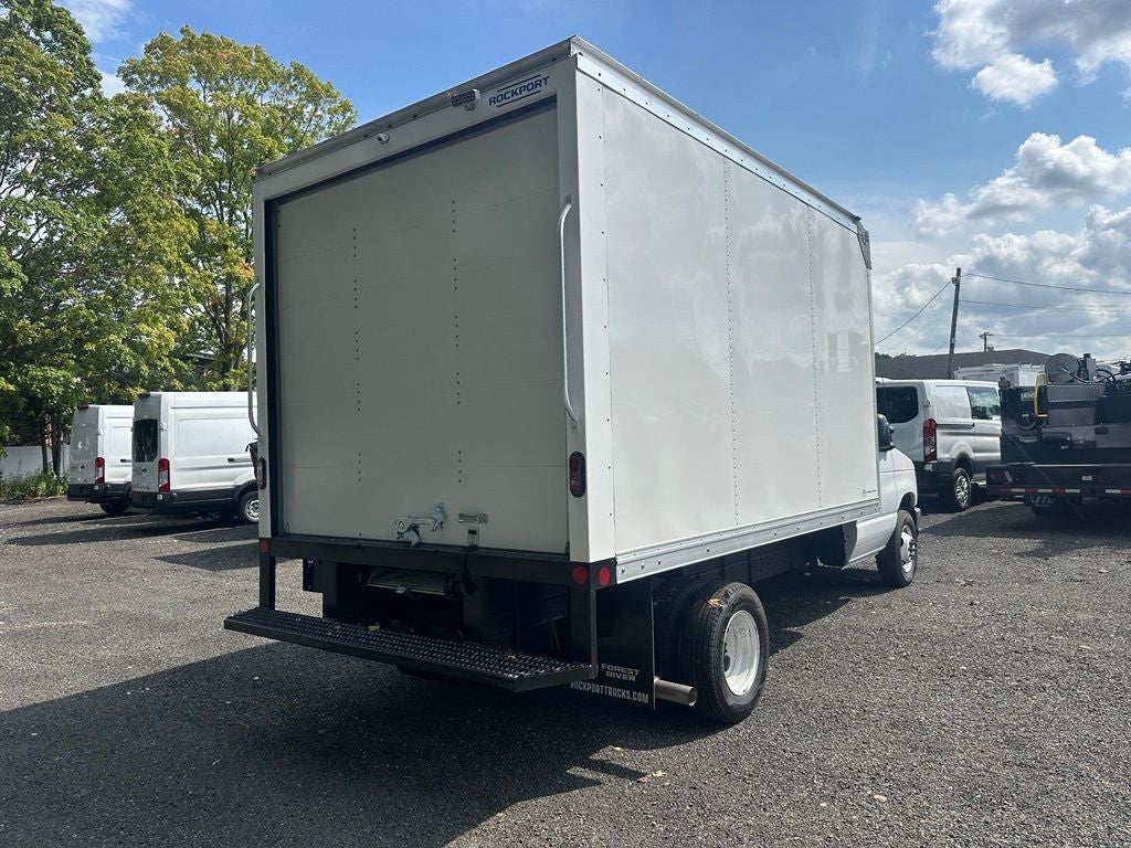 2027 Ford E-Series Cutaway E-350 SRW