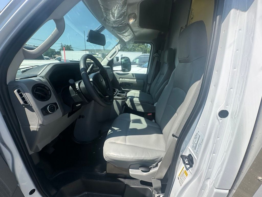 2027 Ford E-Series Cutaway E-350 SRW