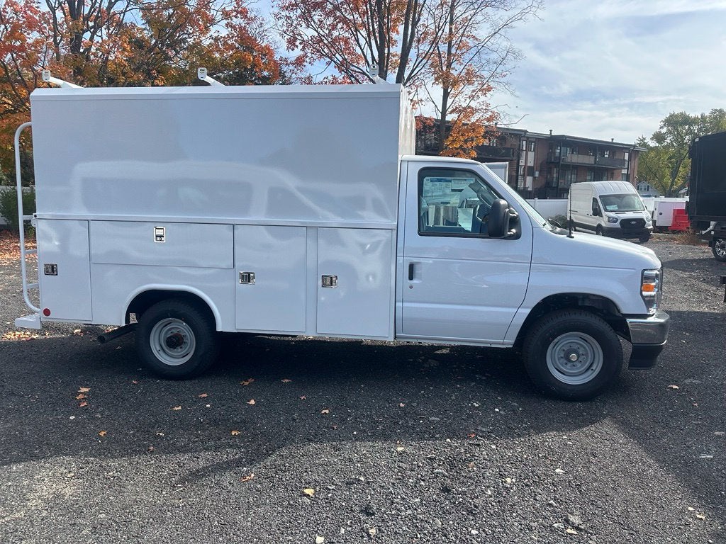 2027 Ford E-Series Cutaway Base