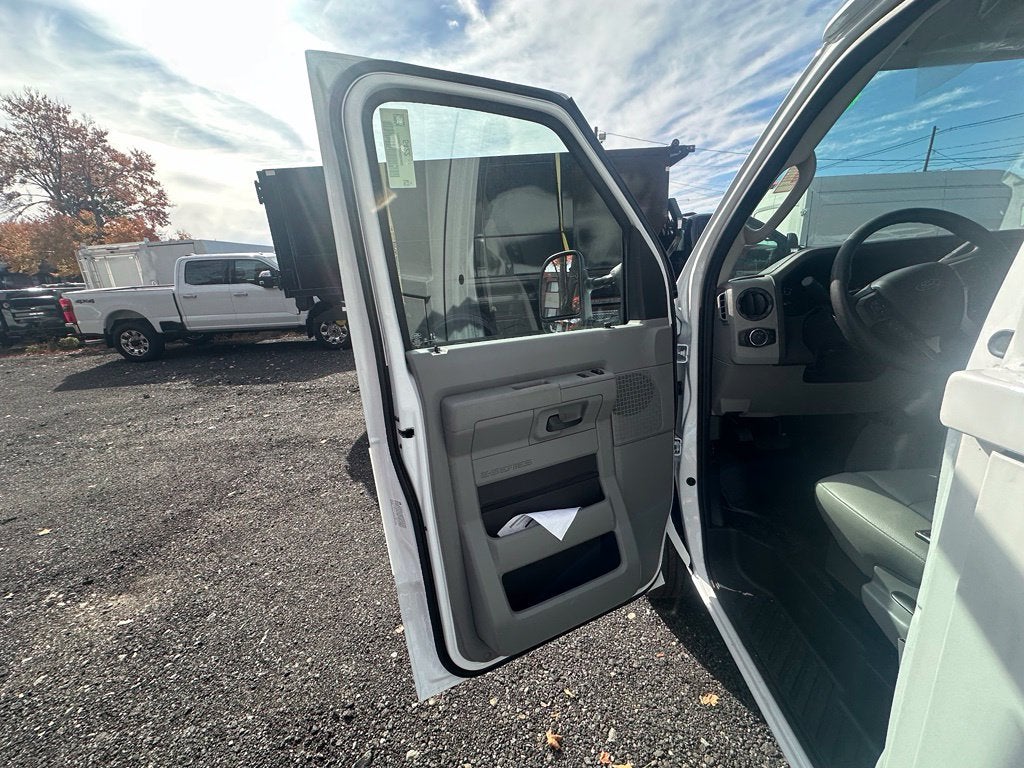 2027 Ford E-Series Cutaway Base
