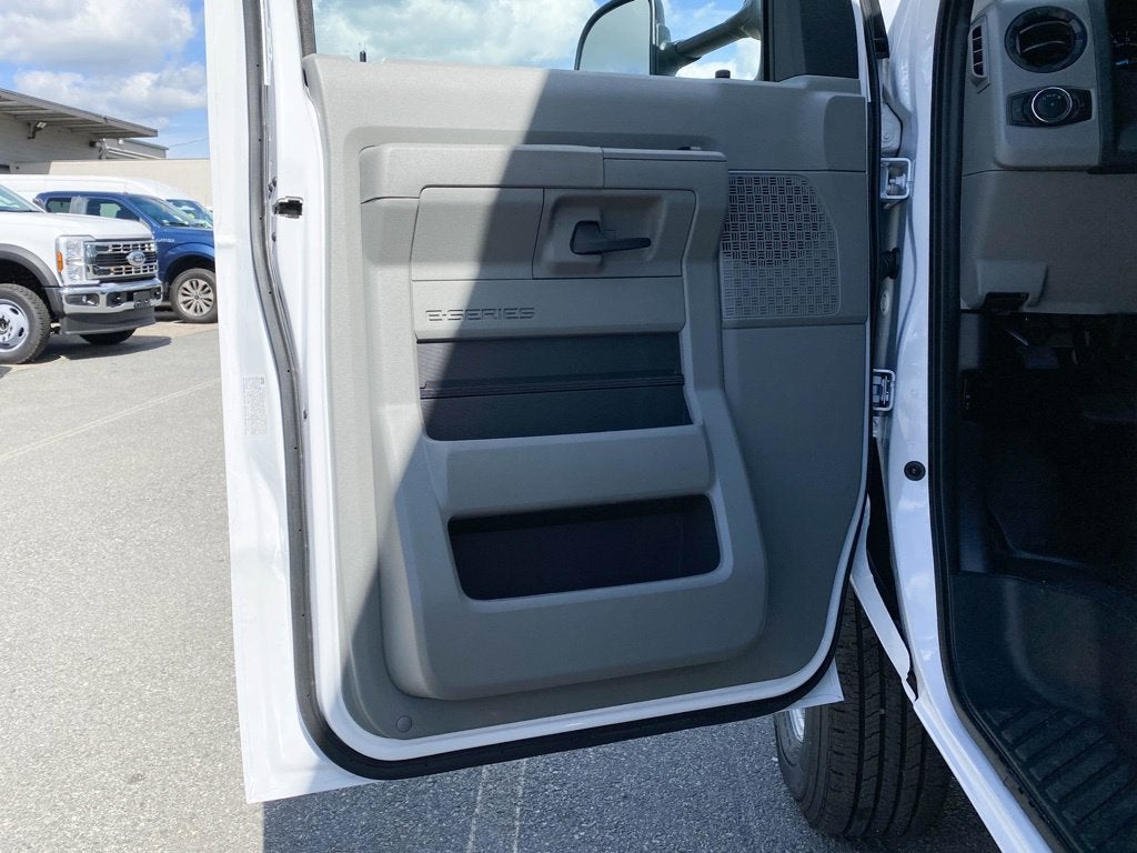 2027 Ford E-Series Cutaway E-350 SRW