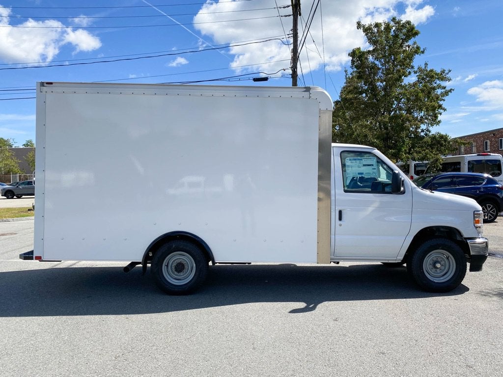 2027 Ford E-Series Cutaway E-350 SRW