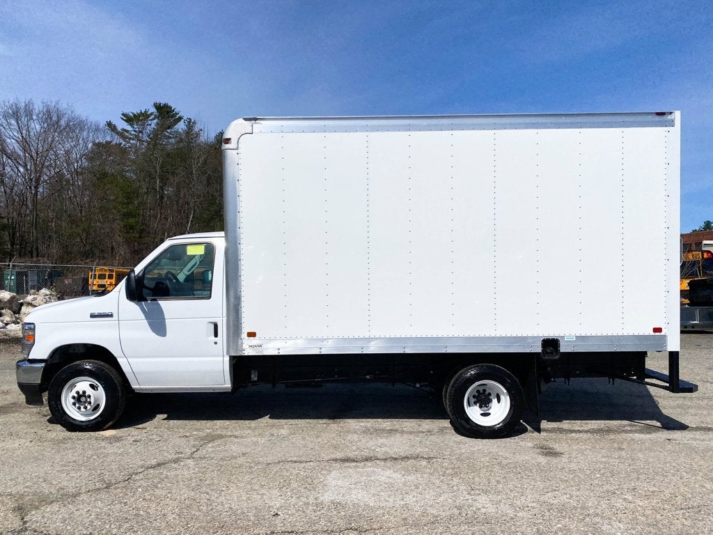 2027 Ford E-Series Cutaway Base