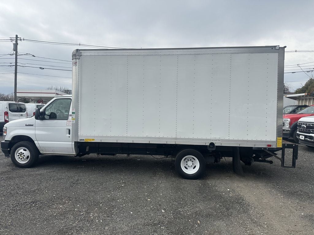 2023 Ford E-350SD FOOT W/LIFT GATE