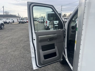 2023 Ford E-350SD FOOT W/LIFT GATE