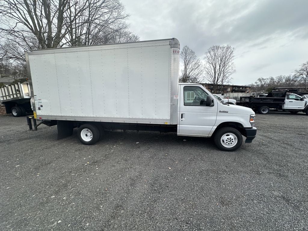 2023 Ford E-350SD FOOT W/LIFT GATE