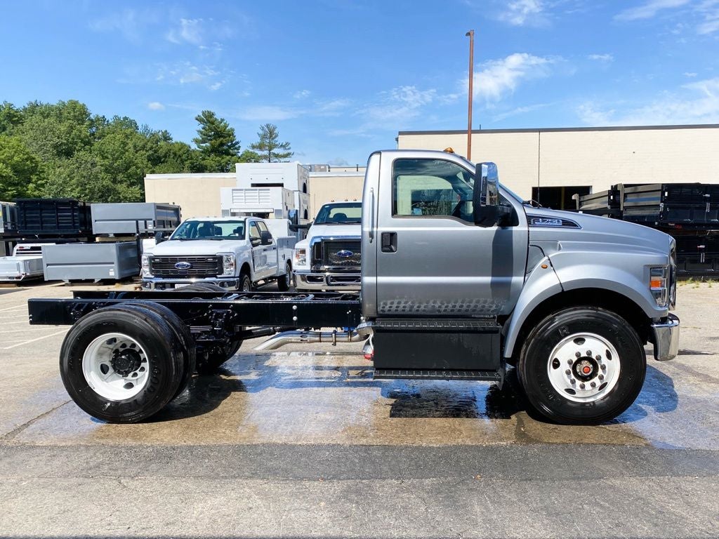 2027 Ford F-750 Base