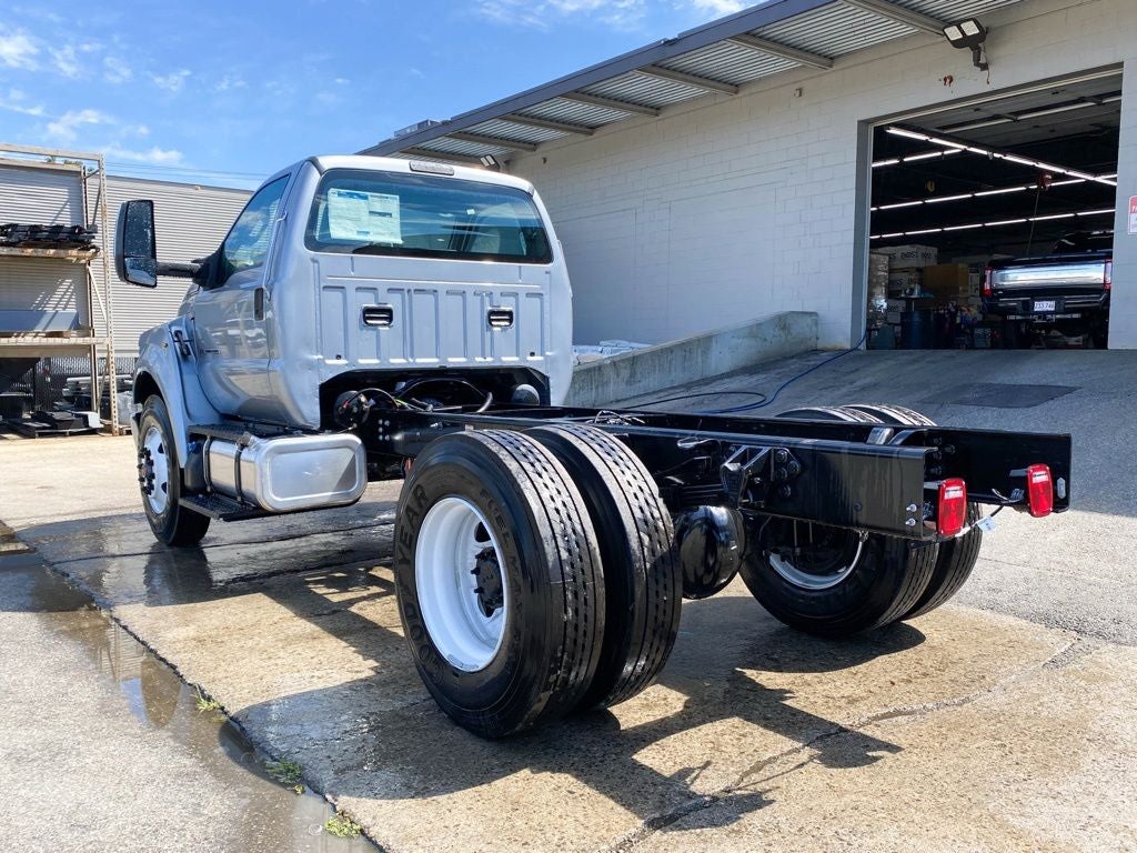 2027 Ford F-750 Base