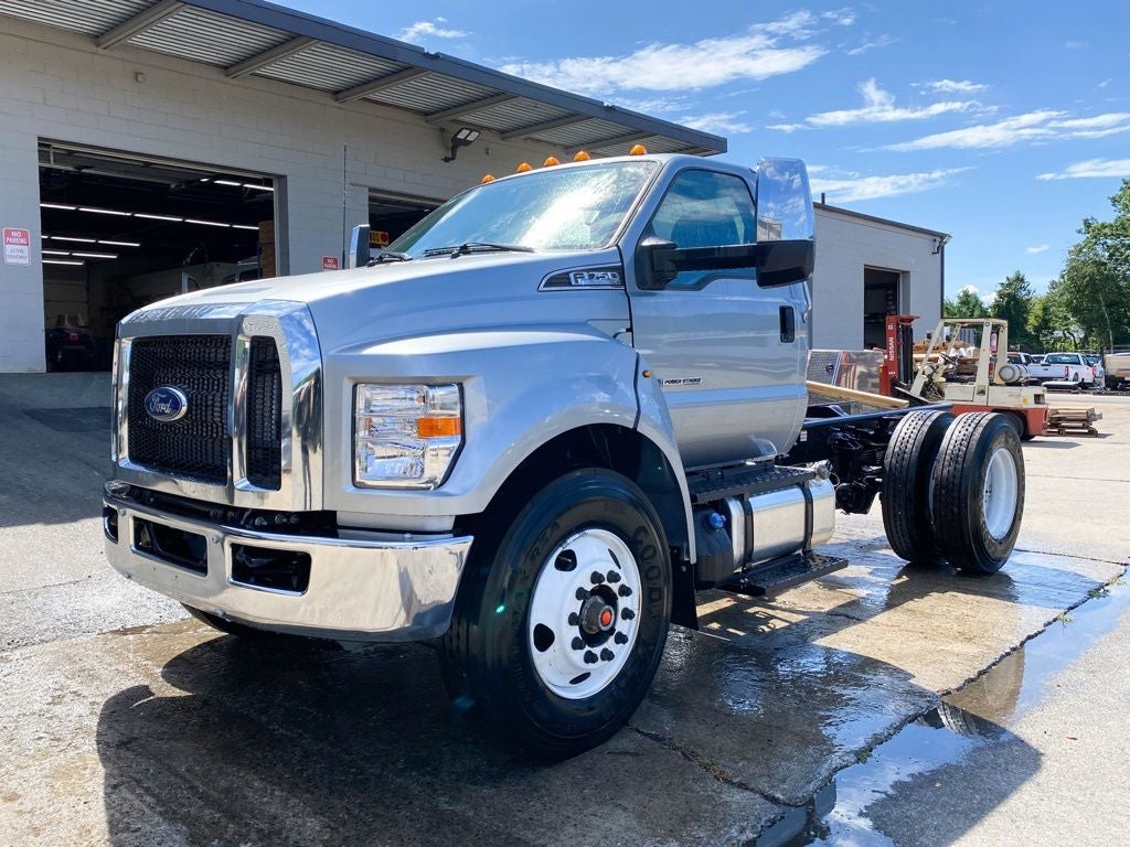 2027 Ford F-750 Base