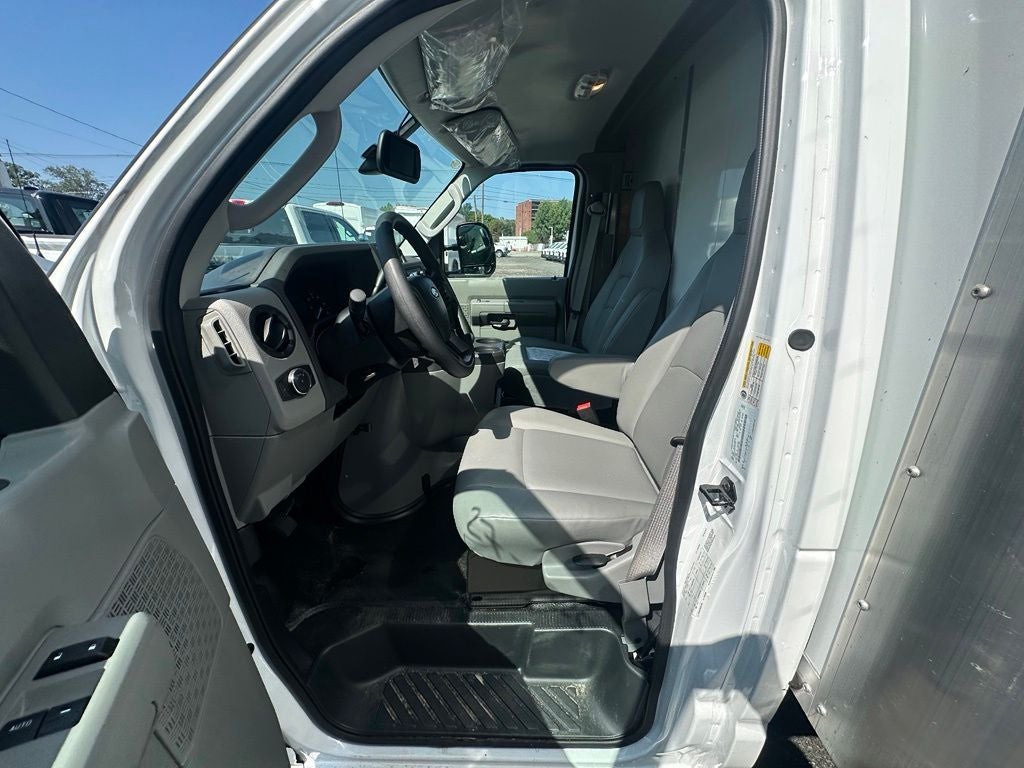 2027 Ford E-Series Cutaway E-450 DRW